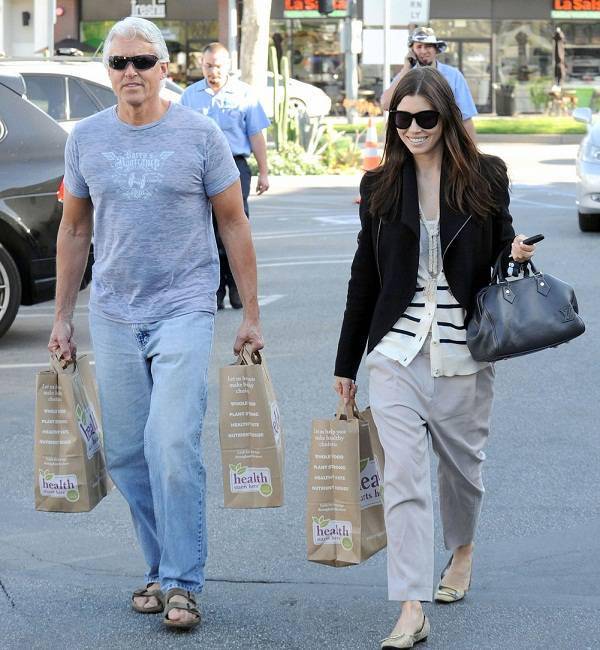 http://cdn.idntimes.com/content-images/post/old/cfb2d-weekend4_justjared.jpg