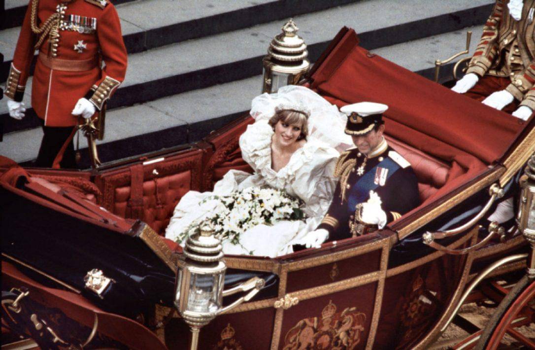 https://cdn.idntimes.com/content-images/post/20170210/charles-and-diana-in-the-royalcarriagejpegsizecustomcrop1086x710-d30c657da6b31c9dc83f1928d91e5abe.jpg