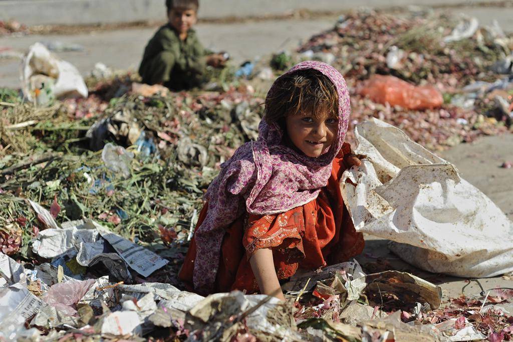 http://cdn.idntimes.com/content-images/post/20160728/child-labour-pakistan-2-1024x682-e3ec2bc5e2716d0f810e5d0d39a9b155.jpg