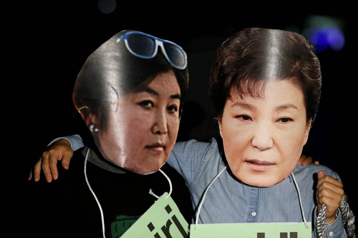 https://cdn.idntimes.com/content-images/post/20161114/choi-soon-sil-park-geun-hye-4c003d2203b754396a9b679be4b772f9.jpg