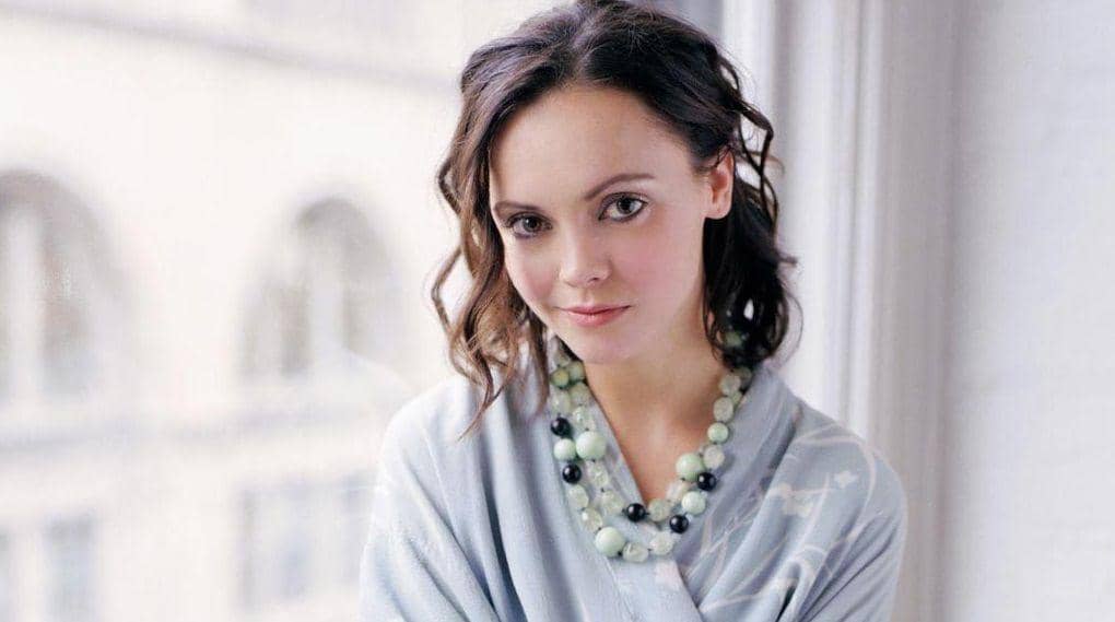 http://cdn.idntimes.com/content-images/post/20160311/christina-christina-ricci-2166643-1024-768-b786b60b99b0e5abd34525ed2f0eeefc.jpg