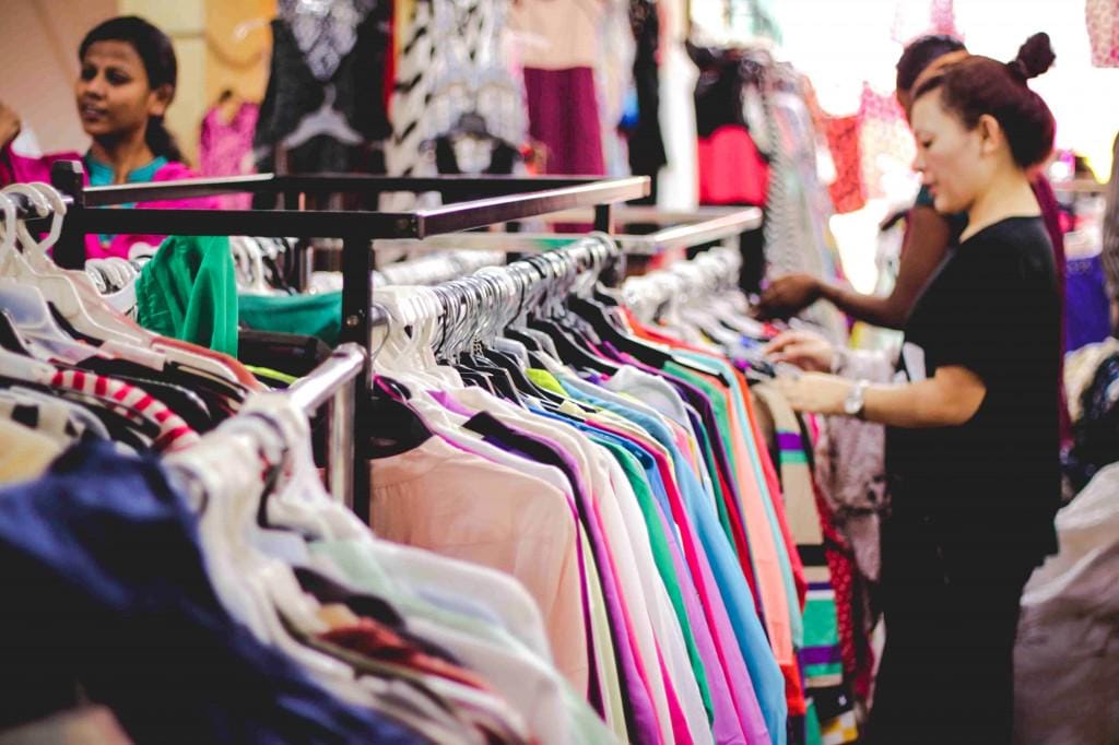 https://cdn.idntimes.com/content-images/post/20161106/clothes-shoping-at-commercial-street-1024x682-19bee3bf34604bcc52ab68c19774193e.jpg