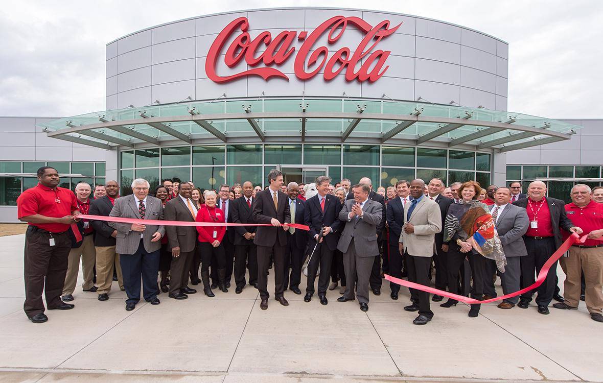 https://cdn.idntimes.com/content-images/post/20170404/coca-cola-e1037e13ad23b4e6f1ee0dd8c6a359a4.jpg