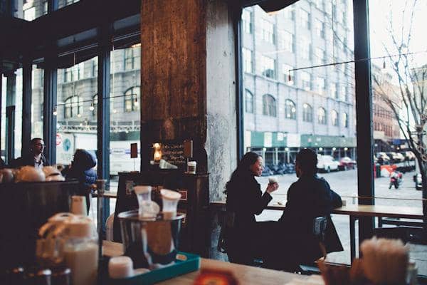 http://cdn.idntimes.com/content-images/post/20160201/couple-in-nyc-coffee-shop-258c99d6865cafcfe4d6a4ef7857a53f.jpg