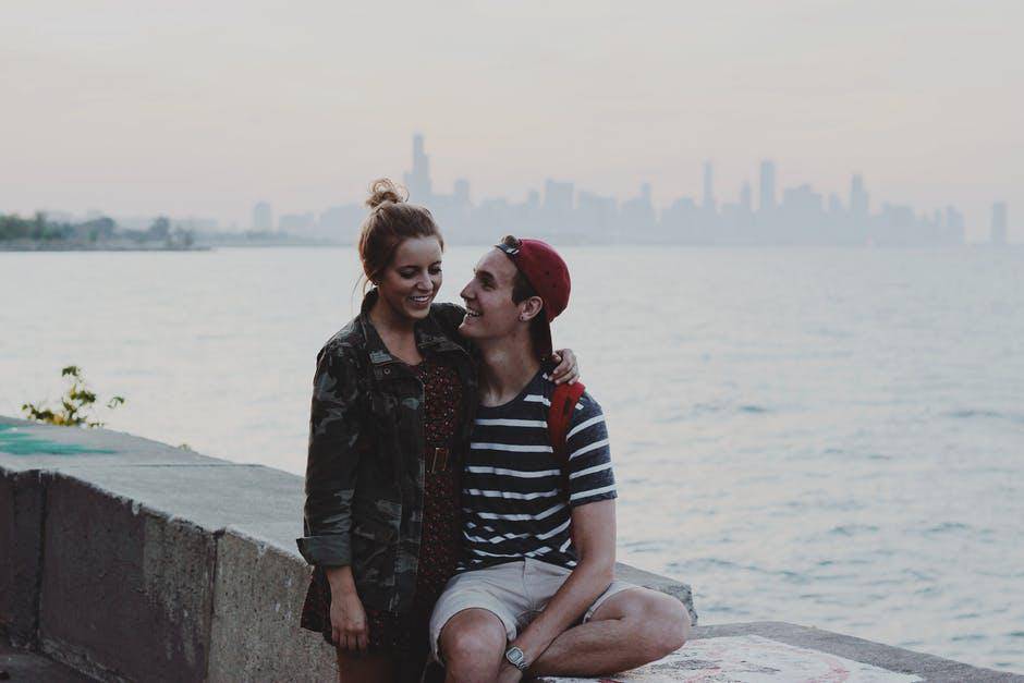 https://cdn.idntimes.com/content-images/post/20170314/couple-love-water-summer-3a4efbeec659c9880fe2e8c4353ce898.jpg