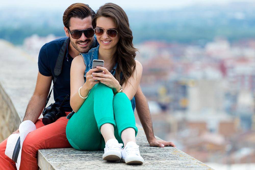 http://cdn.idntimes.com/content-images/post/20160627/couple-texting-a8d9a111a18cb76ab69a723179ee4d83.jpg