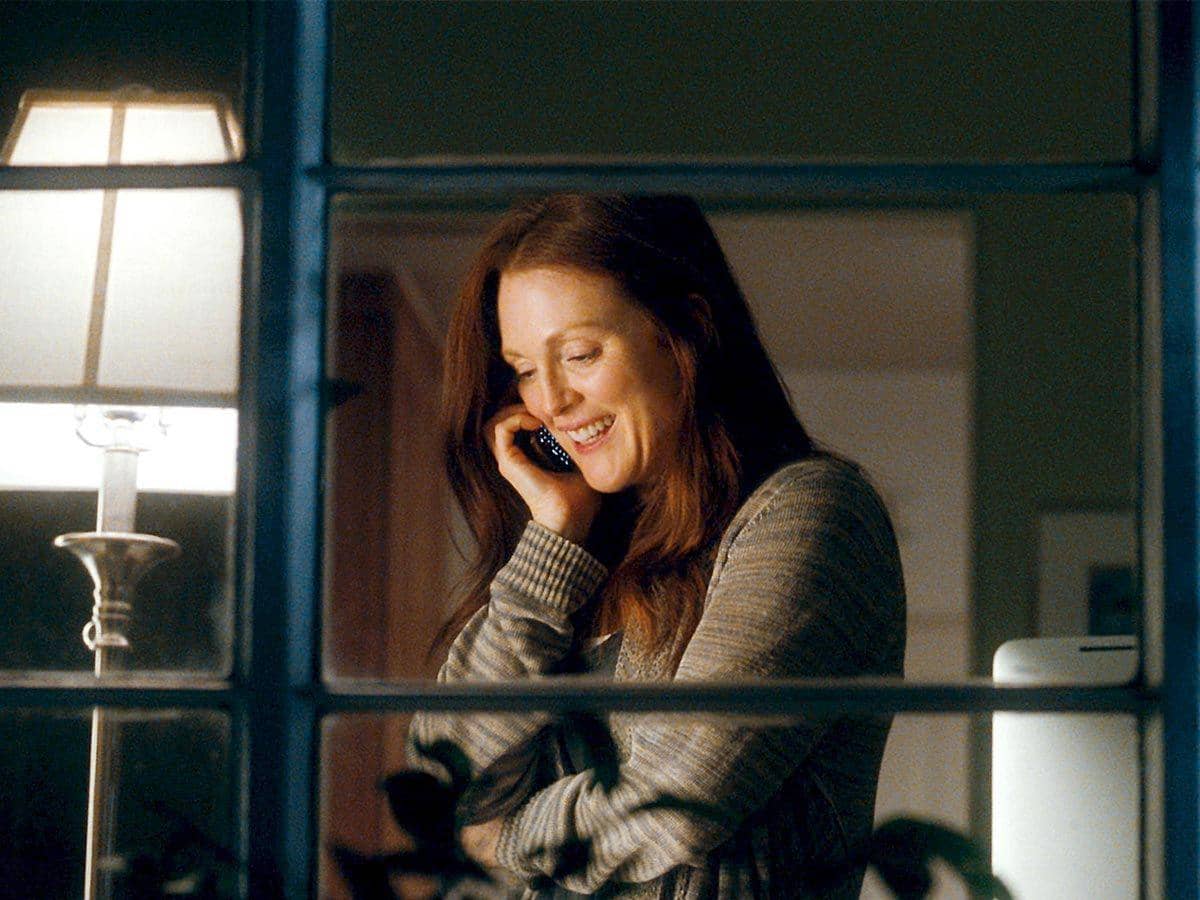 http://cdn.idntimes.com/content-images/post/20160525/crazy-stupid-love-promotional-pictures-julianne-moore-23796267-1200-900-1624d18f82fe10a82d7fccba10277793.jpg