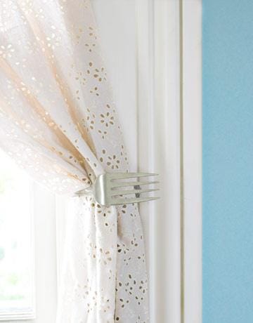 https://cdn.idntimes.com/content-images/post/20170125/creative-recycling-ideas-curtain-holder-fork-fdeb586a1116d1b018ad8dfe18a2e893.jpg