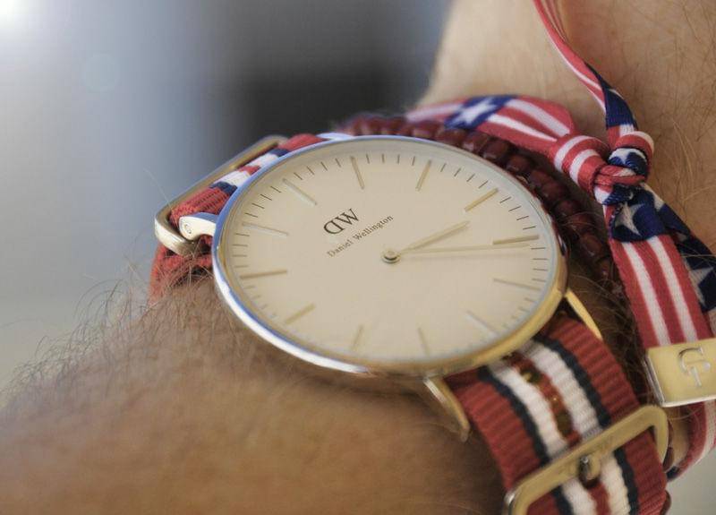 http://cdn.idntimes.com/content-images/post/20160114/daniel-wellington-watch-mr-essentialist-3259315c5c8e6a989463dbc7c3707744.jpg