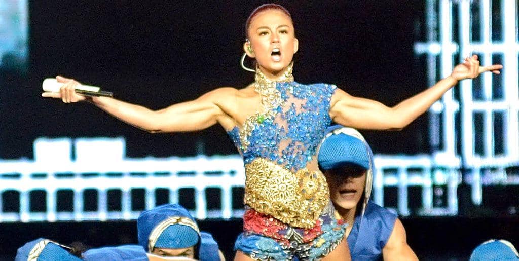 http://cdn.idntimes.com/content-images/post/20160428/dapat-bocoran-lagu-coke-bottle-agnez-mo-ini-dia-reaksi-jflow-1efaf9a-aa400b39acd9cbb25f120f37d3be5015.jpg