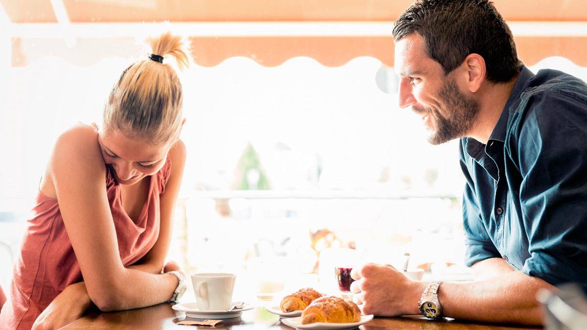 https://cdn.idntimes.com/content-images/post/20170502/dating-couple-on-a-date-1215-horiz-50b08fd140736dad56377c91c8bffd0f.jpg