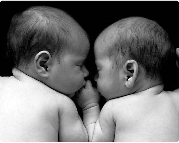 http://cdn.idntimes.com/content-images/post/old/dbd06-twins19_galleryhip.jpg