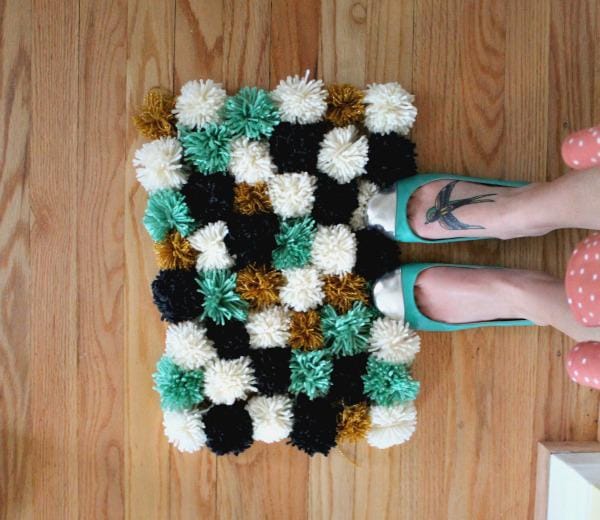 https://cdn.idntimes.com/content-images/post/20170216/diy-yarn-rug-b34dcbe50a2d74d78cbe3d9acba7633d.jpg