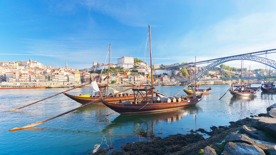 https://cdn.idntimes.com/content-images/post/20161214/douro-river-boats-porto-portugaljpgrendtccom966544-bf5a77622eba14880ad793f8c8cbd7c4.jpeg