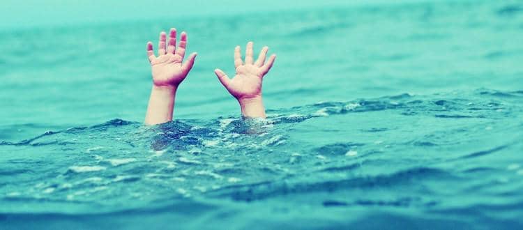 https://cdn.idntimes.com/content-images/post/20161228/drowning-hands-750x330-01f422597a29392b84d42d20aac0c58d.jpg