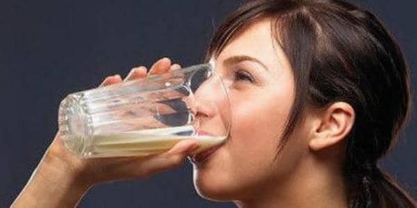 http://cdn.idntimes.com/content-images/post/old/eaca3-Woman-drinking-milk.jpg