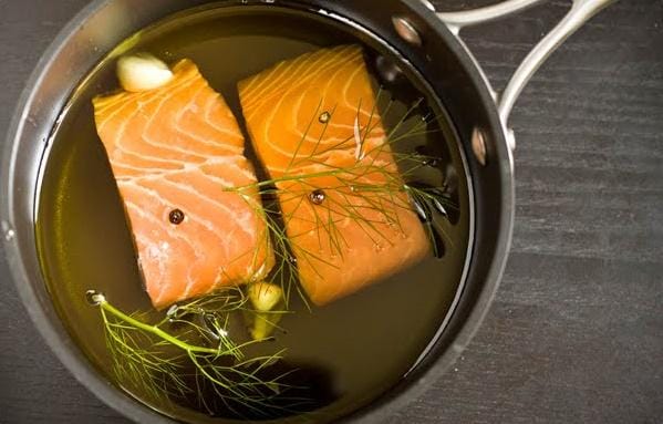https://cdn.idntimes.com/content-images/post/20170505/eadim-olive-oil-poached-salmon-5-9adb5803e0cb2d936a2eb0453e0445be.jpg