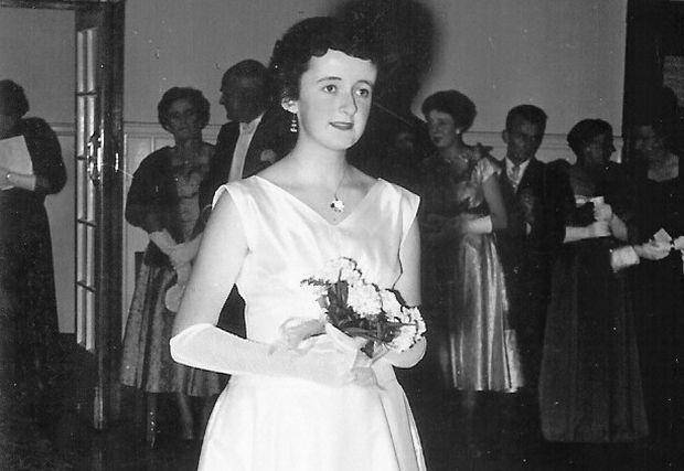 http://cdn.idntimes.com/content-images/post/20160127/eight-col-beatricedebutante1958-d49772b7733bb361575991379419232f.jpg