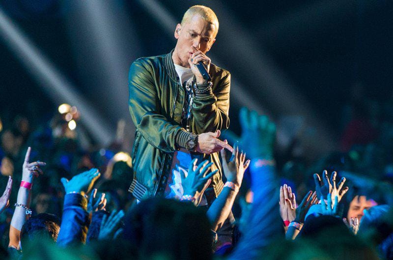 https://cdn.idntimes.com/content-images/post/20170502/eminem-nokia-theater-billboard-1548-1493695934-97548-5d14e4051b800424bb77c745efd58225.jpg