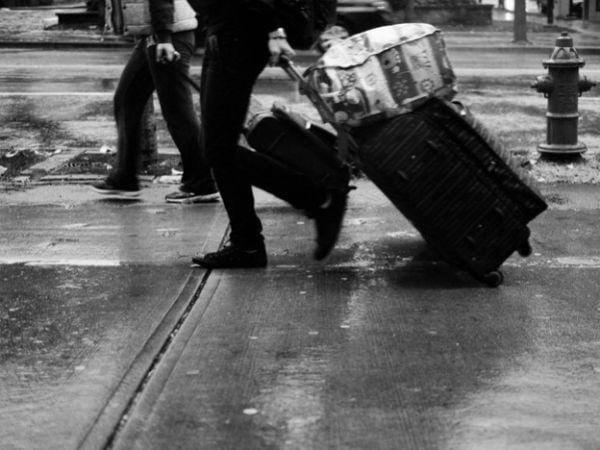 http://cdn.idntimes.com/content-images/post/20151230/empty-suitcases-624x468-46d1990460ed00bebb98abcdf63882b1.jpg