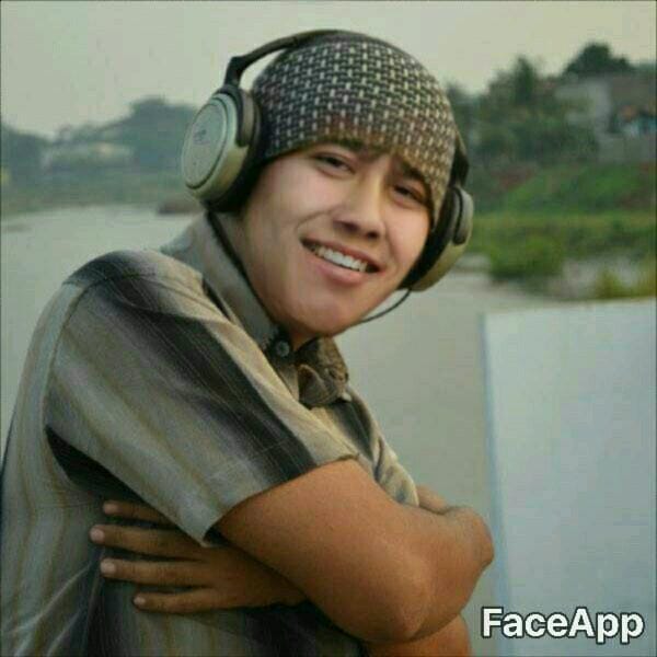 https://cdn.idntimes.com/content-images/post/20170516/faceapp-1494913651673-31cc90eb343fd94d8e53b022ba7e35cb.jpg