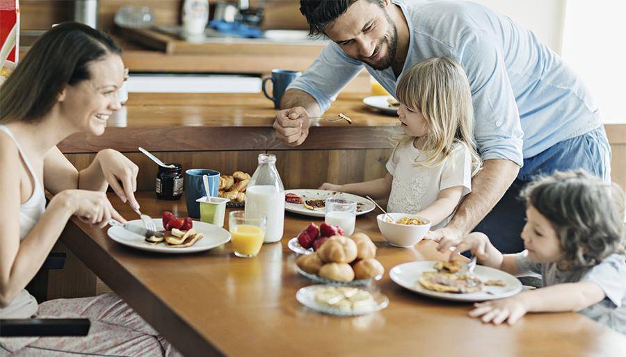 https://cdn.idntimes.com/content-images/post/20170130/family-breakfast-900x514px-0f9012ce9918086e8ebeb8a7982c5ecd.jpg