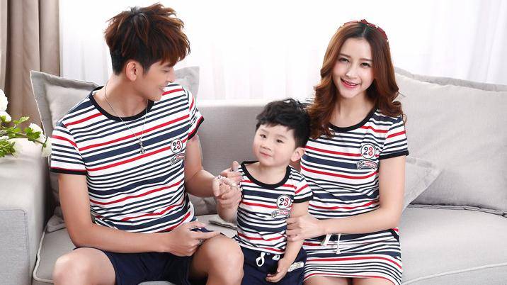 https://cdn.idntimes.com/content-images/post/20170207/family-set-t-shirt-and-dresses-matching-mother-and-father-and-son-2015-summer-fashion-stripe-0e3579d05451d21f4e23621ec4d8c387.jpg