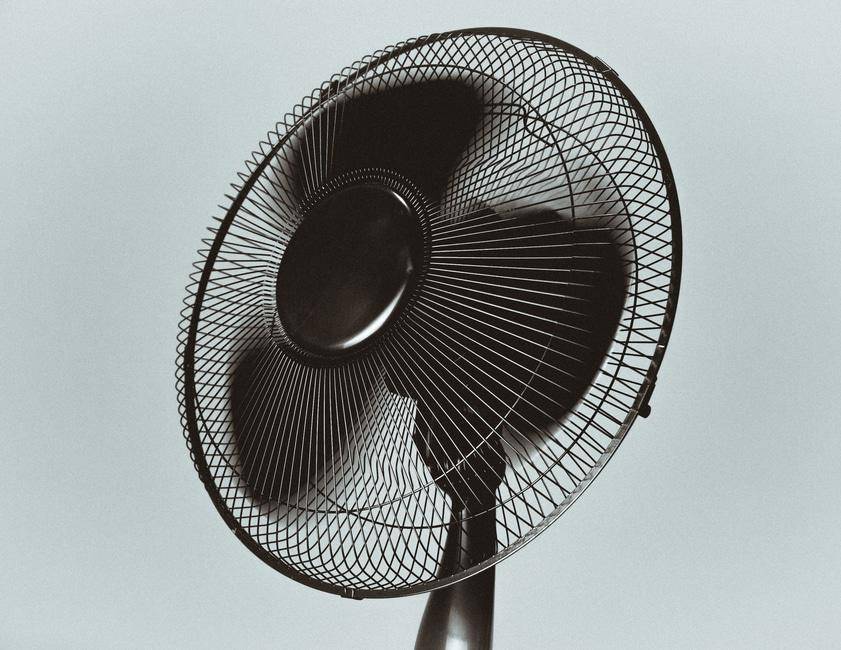 http://cdn.idntimes.com/content-images/post/20160808/fan-ac-poor-large-11e0cc91da0d162ac615013814ce9c26.jpg