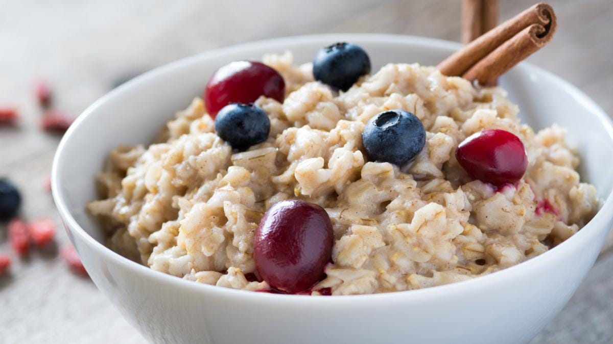 https://cdn.idntimes.com/content-images/post/20170207/fat-burning-comfort-food-oatmeal-video-55696ef73f29a367f6373f13faaa7a6d.jpg