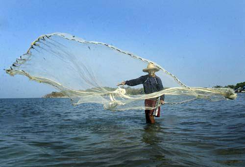 https://cdn.idntimes.com/content-images/post/20170106/fisherman-04-163b78e323aea9d257bd4c4d7041fbe4.jpg