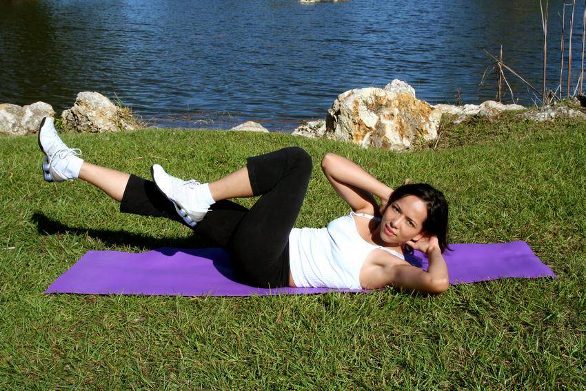 https://cdn.idntimes.com/content-images/post/20170315/fitnes-atas-kasur-3-55b39d4ac0dd969d761d0a412f38c313.jpg