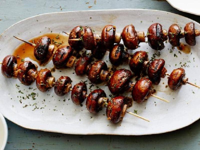 https://cdn.idntimes.com/content-images/post/20170517/fnk-grilled-mushroom-skewers-s4x3jpgrendhgtvcom616462-835659dfda99d7b0ea8e253ceaa5263e.jpeg
