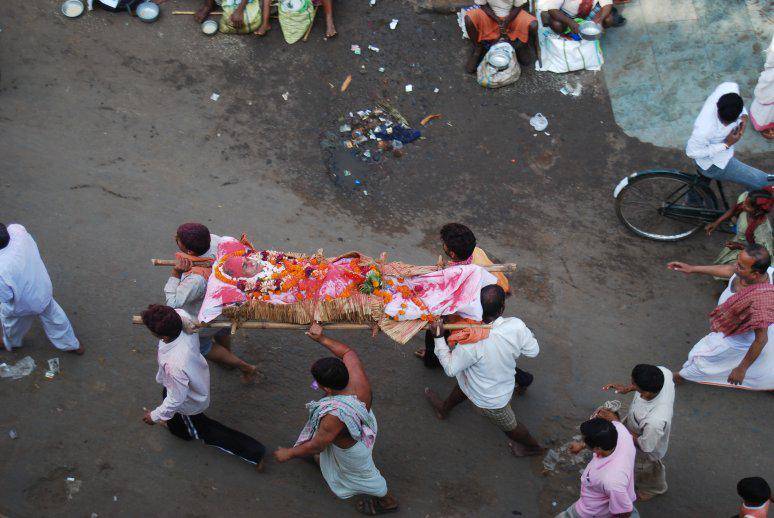 https://cdn.idntimes.com/content-images/post/20170221/funeral-procession-7dd84dbc9fabd295f09abfcbc990d3cd.jpg