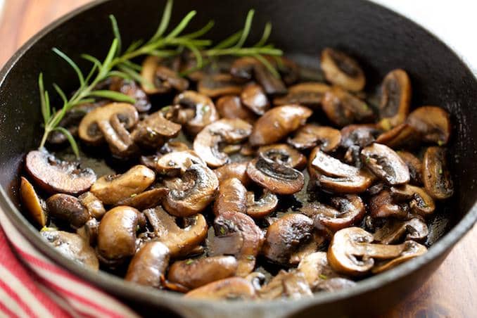 https://cdn.idntimes.com/content-images/post/20170419/garlic-butter-sauteed-mushrooms-gi-365-d93103415e24aa2b55a9aead2f82ee61.jpg