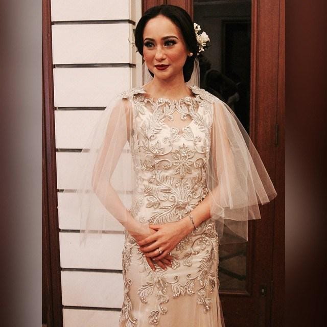 https://cdn.idntimes.com/content-images/post/20170411/gati-kebaya-1489743011-ae2417e78addbeb9d4f21eaabf0bf503.jpg