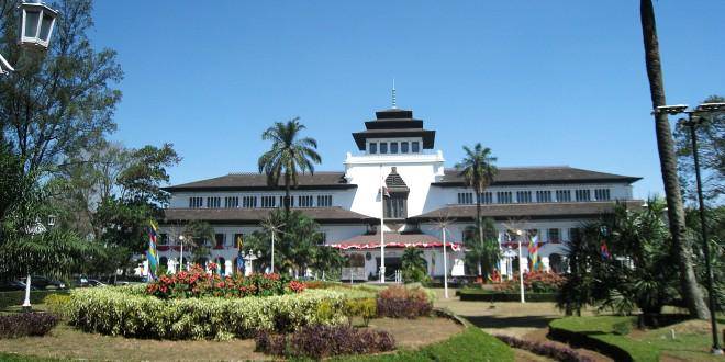 https://cdn.idntimes.com/content-images/post/20170509/gedung-sate-bandung-660x330-1cd8cf6b4e4abdfa98efe46555b3cbfe.jpg