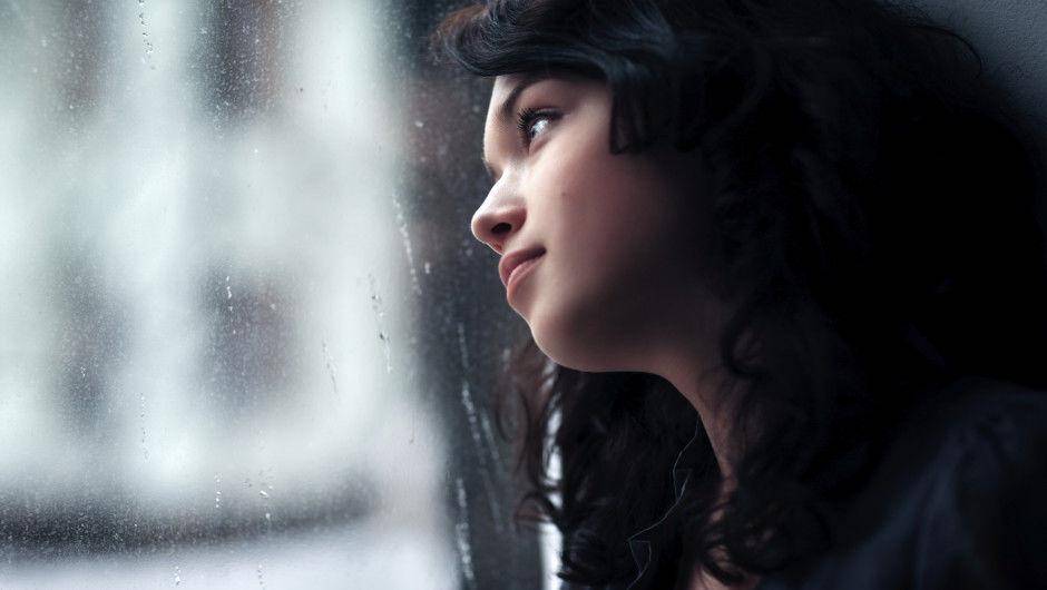 http://cdn.idntimes.com/content-images/post/20160211/girl-thinking-about-ex-1ee9e46f6fcee7fb07123f47d52057bb.jpg