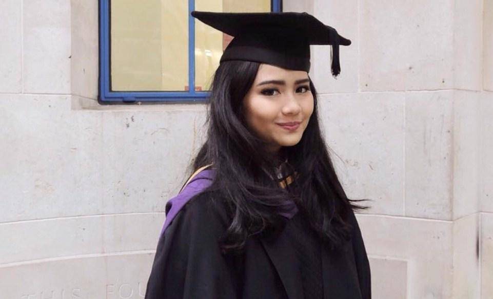 https://cdn.idntimes.com/content-images/post/20160610/gita-gutawa-lulus-kuliah-s2-37da56cca7ef0378e906b9a6568fe8ba.jpg