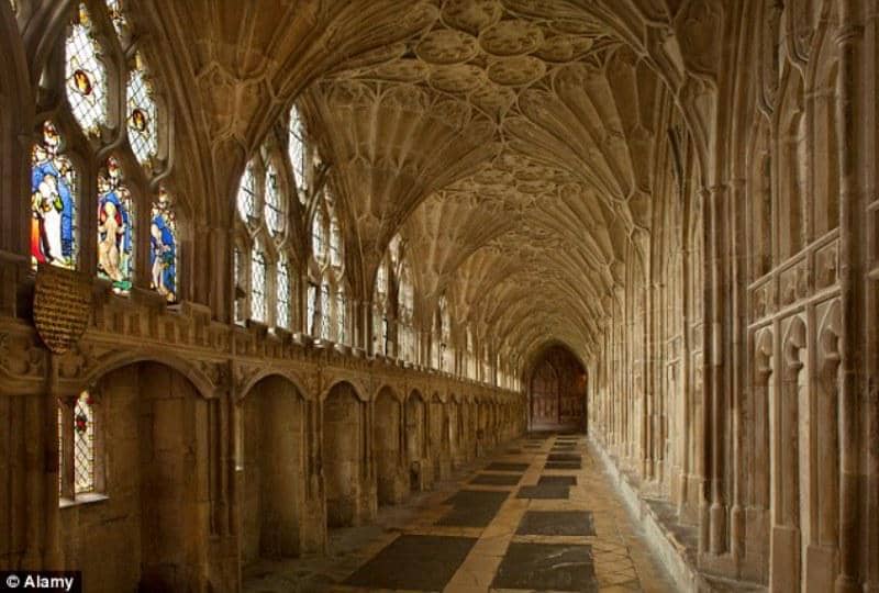https://cdn.idntimes.com/content-images/post/20170112/gloucester-cathedral-original-034573b7588f3752612f04a3f9a3e589.jpg