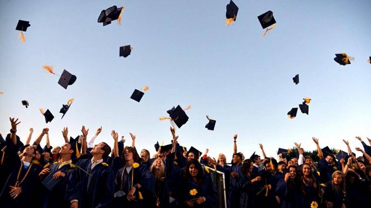 https://cdn.idntimes.com/content-images/post/20170221/graduation-ce4a2c4c02411b2b8054c0faa972dac4.jpg