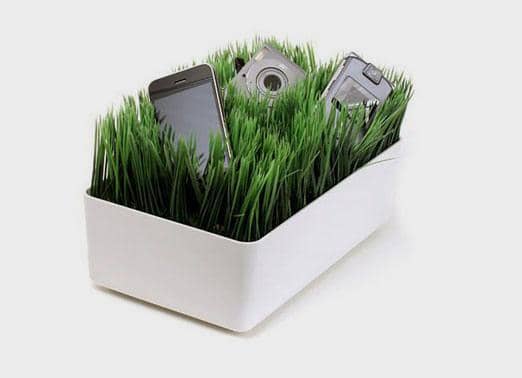https://cdn.idntimes.com/content-images/post/20170215/grassy-charging-station-57ce7389ba3ceadde4888658307ce7b0.jpg