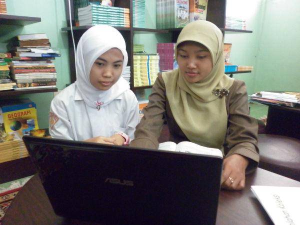 http://cdn.idntimes.com/content-images/post/20151210/guru6-lowonganguruprivatwordpresscom-cb7b9030ab08388677b9e566844d76ad.jpg