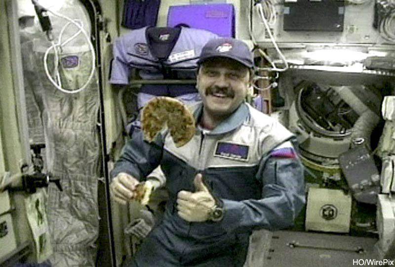 http://cdn.idntimes.com/content-images/post/20160701/h-space-pizza-02-1dcfe3905aef686aaeaebc109c0a9789.jpg
