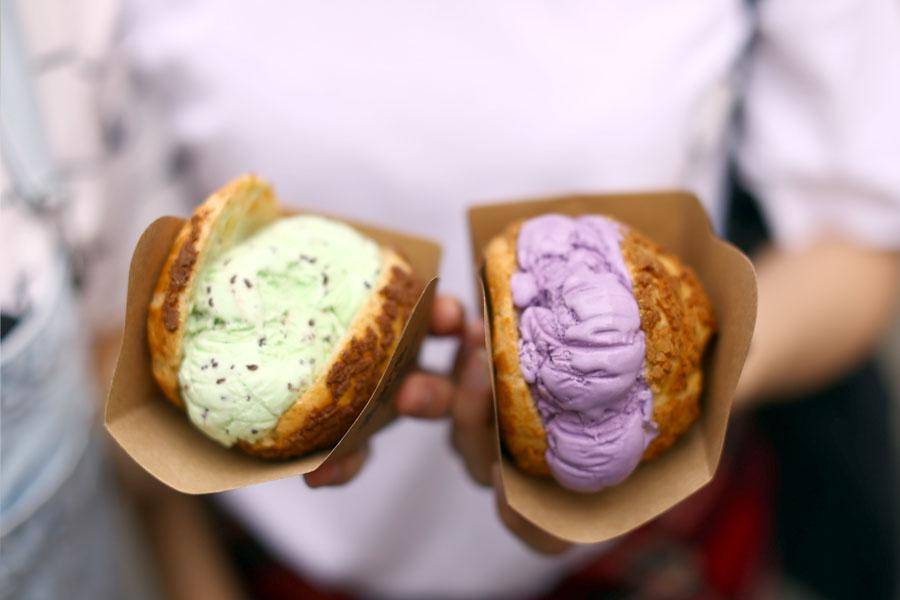 https://cdn.idntimes.com/content-images/post/20170420/hokkaidoicecreampuff2-53d2f7290cdf5d583d14af7fc258a57a.jpg