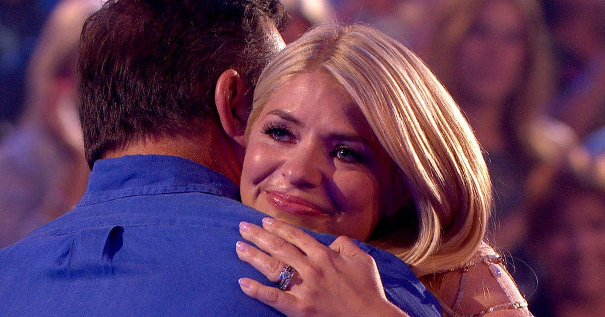 http://cdn.idntimes.com/content-images/post/20160805/holly-willoughby-cries-on-surprise-surprise-dae50e0d170dd0f5bb9ef2a184c15cef.jpg