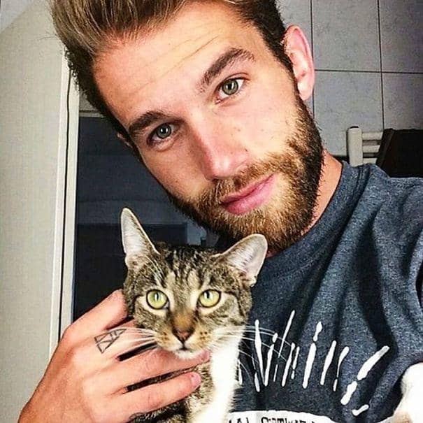 http://cdn.idntimes.com/content-images/post/20160112/hot-dudes-with-kittens-instagram-48-605-25278df1b6e7e4f8ac9c22efb0ab4c41.jpg