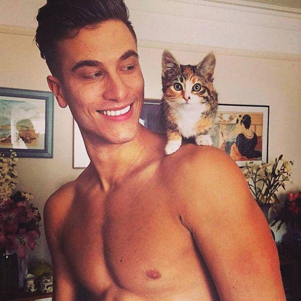 http://cdn.idntimes.com/content-images/post/20160112/hot-dudes-with-kittens-instagram-52-605-46d365591f0634829d597fb2101ea77c.jpg