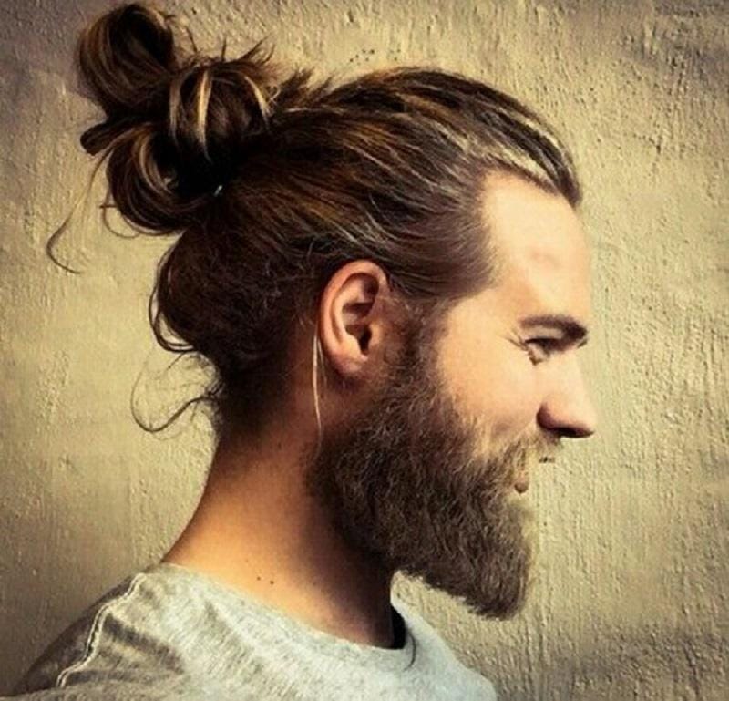 https://cdn.idntimes.com/content-images/post/20170505/hot-man-bun-hairstyles-for-guys-10-99fc822f2e375eb9ebc73843a1a3fef0.jpg