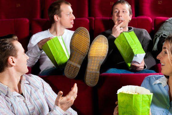 https://cdn.idntimes.com/content-images/post/20170325/how-to-behave-in-a-movie-theater-2045178334-sep-10-2012-1-600x400-de2cf9b017c6350bdac38f7824e924fa.jpg