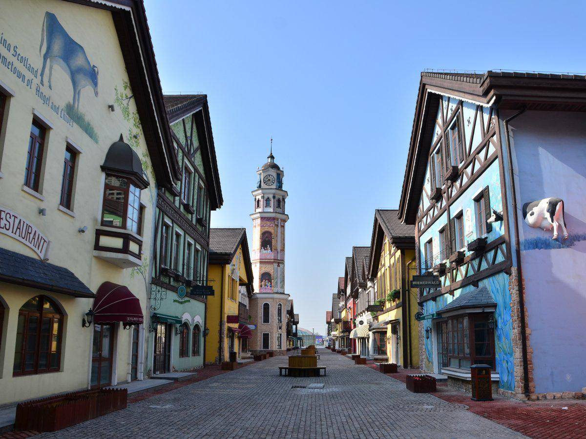 https://cdn.idntimes.com/content-images/post/20170321/in-the-heart-of-beijing-is-tonghui-town-international-bar-street-a-street-modeled-after-the-scenic-swiss-town-of-interlaken-with-bavarian-and-other-alpine-influences-that-was-meant-to-house-dozens-of-bars-a-14c1be80a7892ef1c4a17d120476396f.jpg